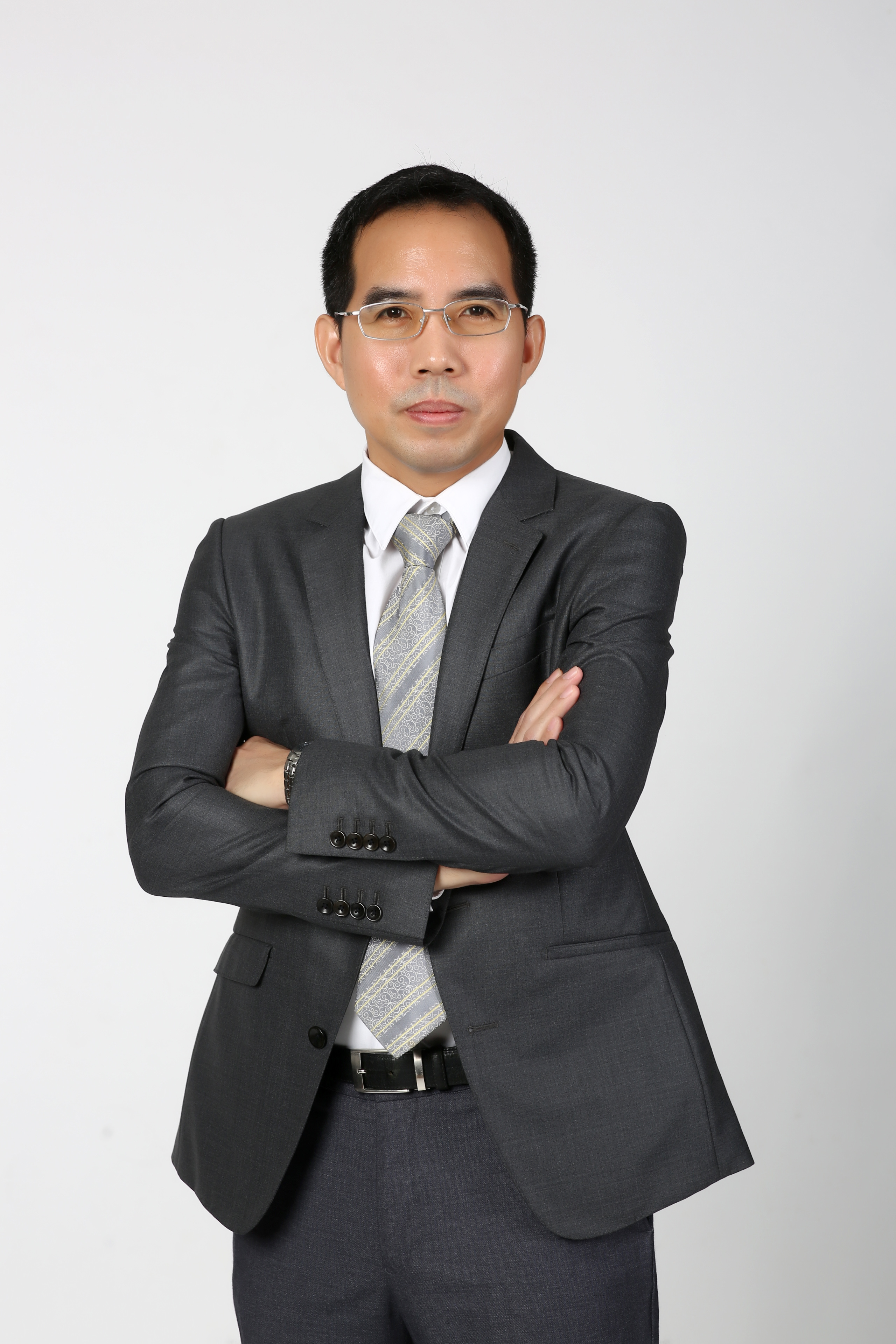 ผู้ช่วยศาสตราจารย์ เชี่ยวชาญ ห้าวหาญ