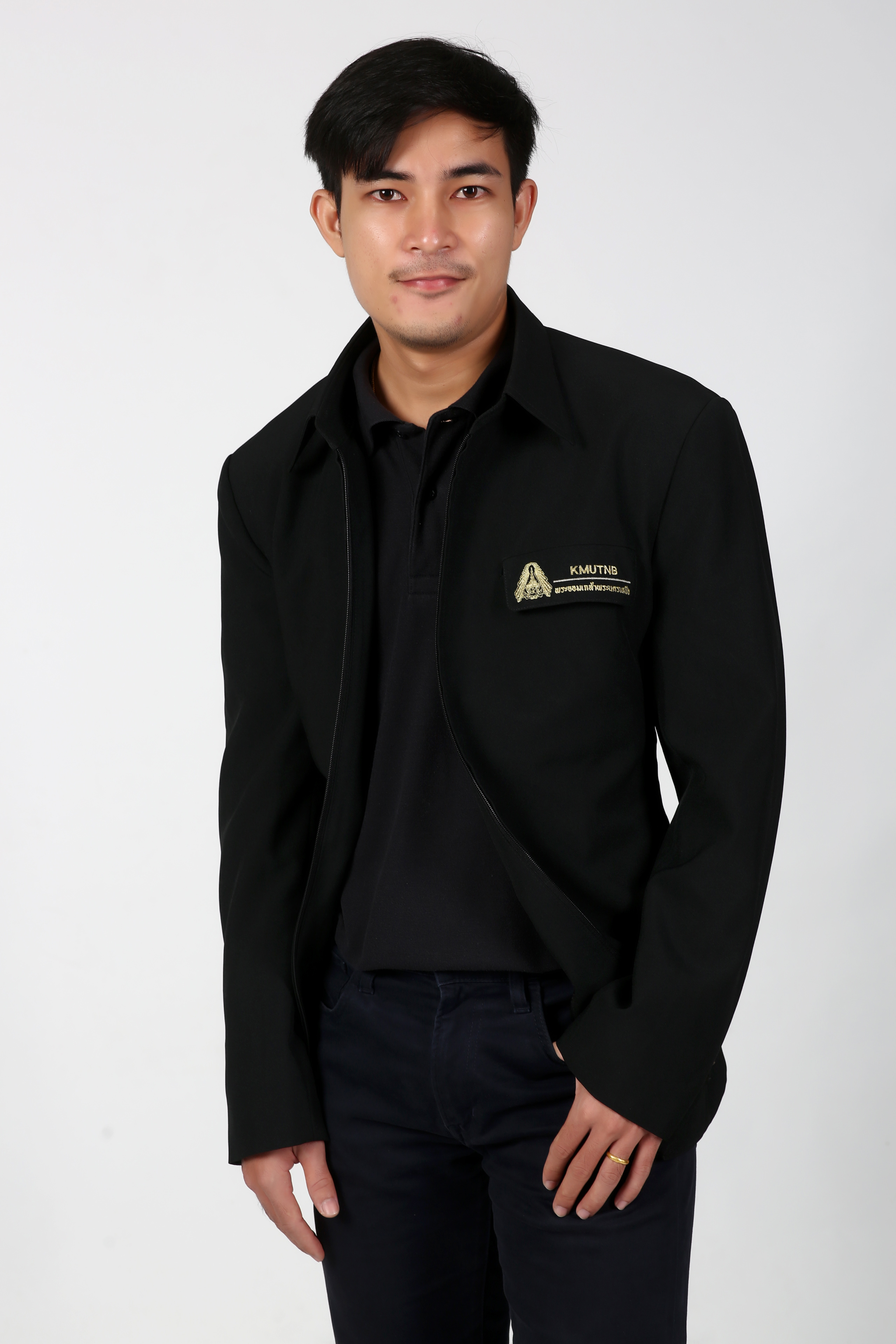 อาจารย์สุริยะ แย้มยืนยงค์ ครูปฏิบัติการ